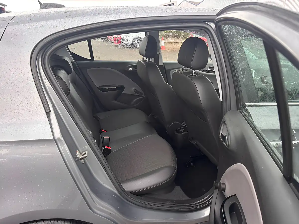Used 2015 Vauxhall Corsa Se Grey - Interior and Exterior details 9