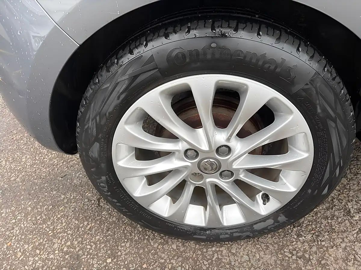 Used 2015 Vauxhall Corsa Se Grey - Interior and Exterior details 15
