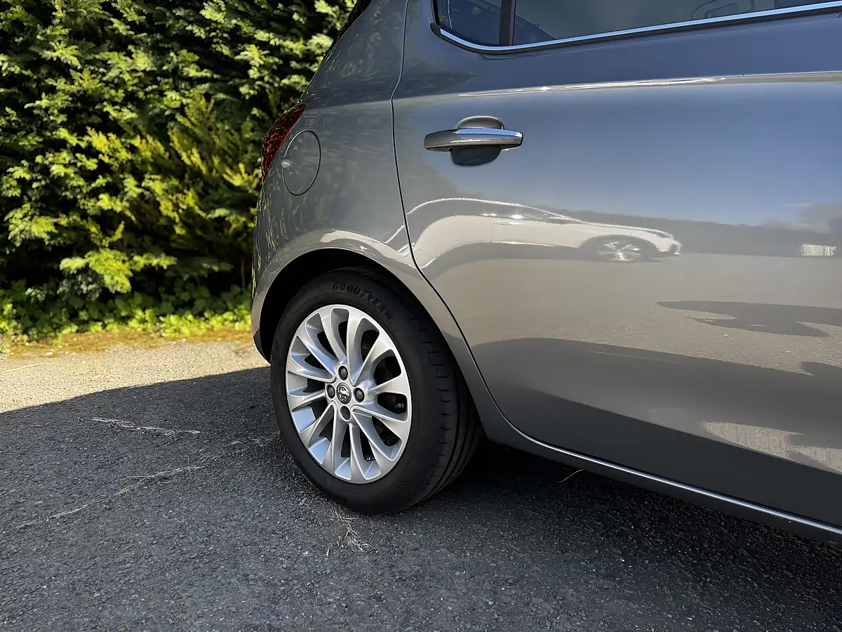 Used 2015 Vauxhall Corsa Se Grey - Interior and Exterior details 12