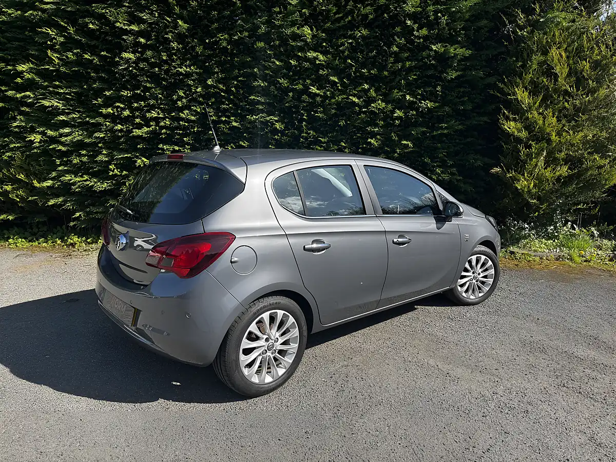 Used 2015 Vauxhall Corsa Se Grey - Interior and Exterior details 3