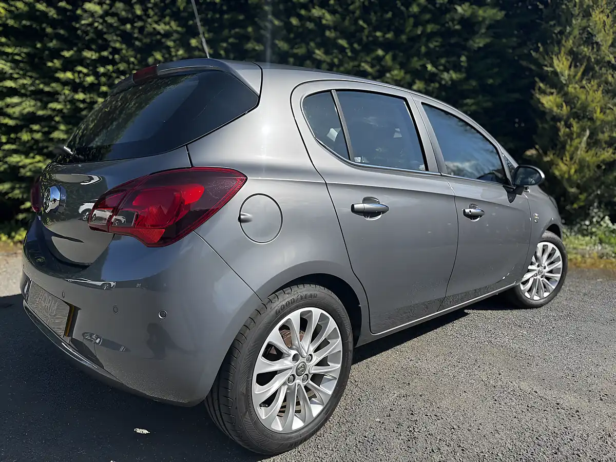 Used 2015 Vauxhall Corsa Se Grey - Interior and Exterior details 8
