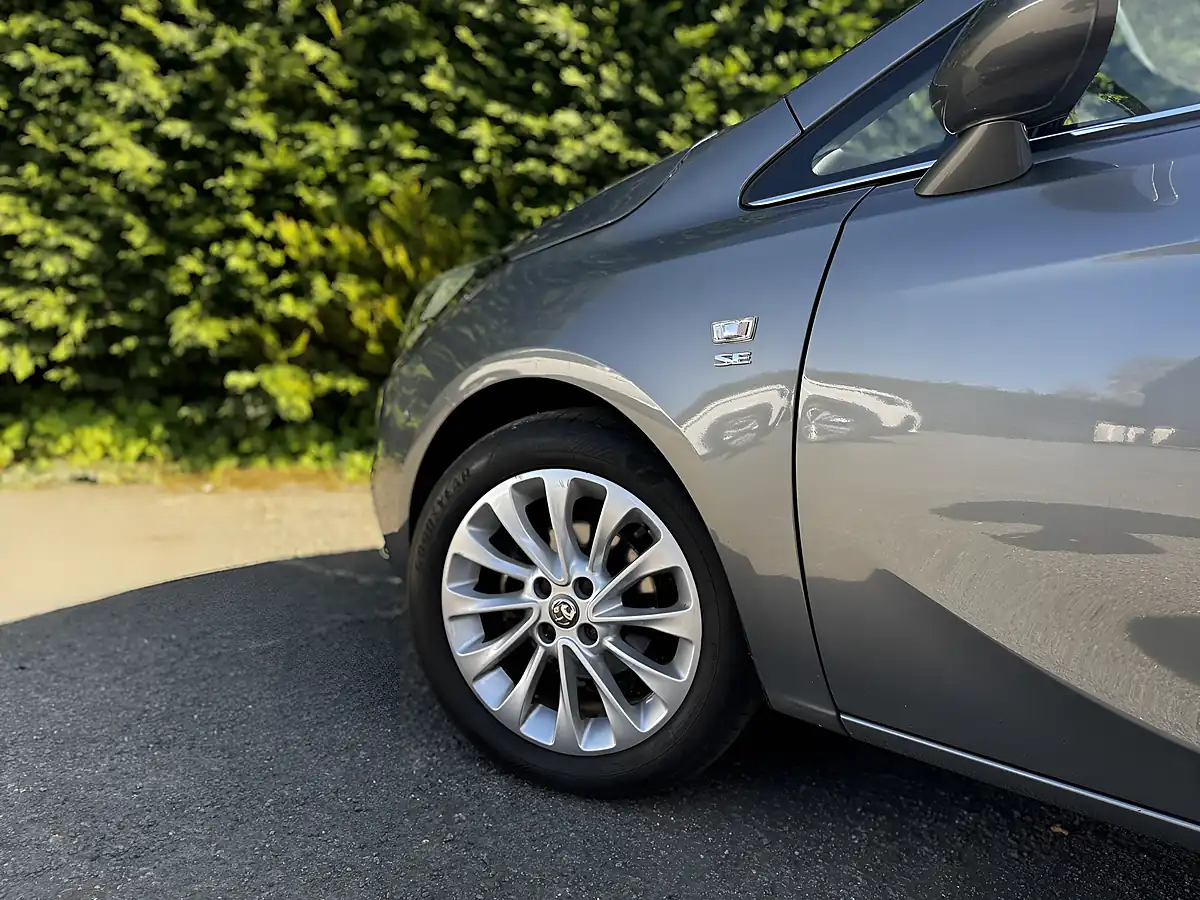 Used 2015 Vauxhall Corsa Se Grey - Interior and Exterior details 9