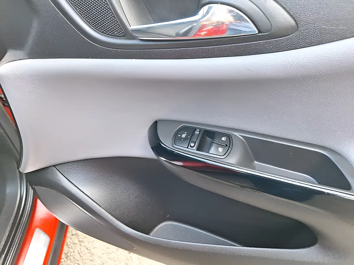 Used 2015 Vauxhall Corsa Se Red - Interior and Exterior details 10