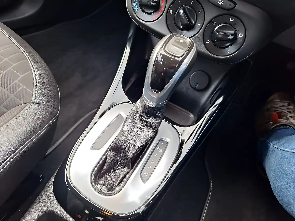 Used 2015 Vauxhall Corsa Se Red - Interior and Exterior details 20