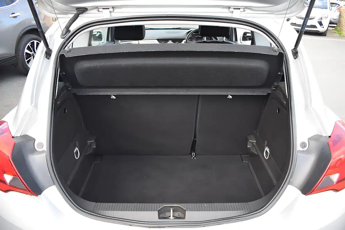 Used 2015 Vauxhall Corsa Se Silver - Interior and Exterior details 10