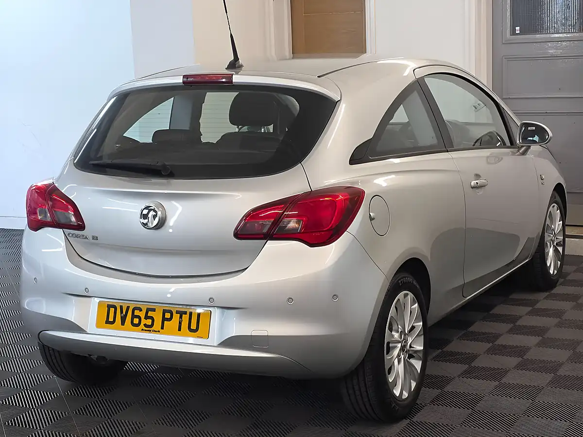 Used 2015 Vauxhall Corsa Se Silver - Interior and Exterior details 4