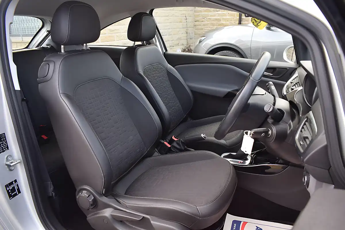 Used 2015 Vauxhall Corsa Se Silver - Interior and Exterior details 8