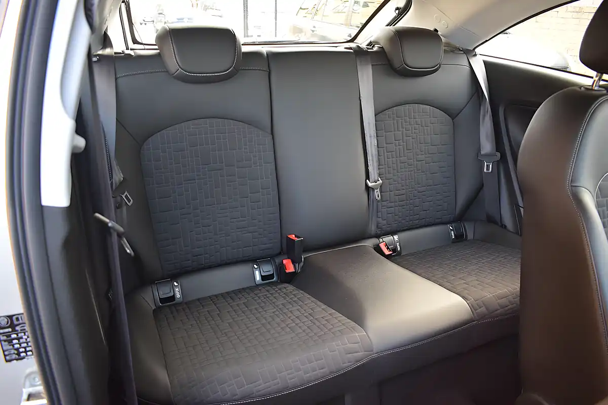 Used 2015 Vauxhall Corsa Se Silver - Interior and Exterior details 9