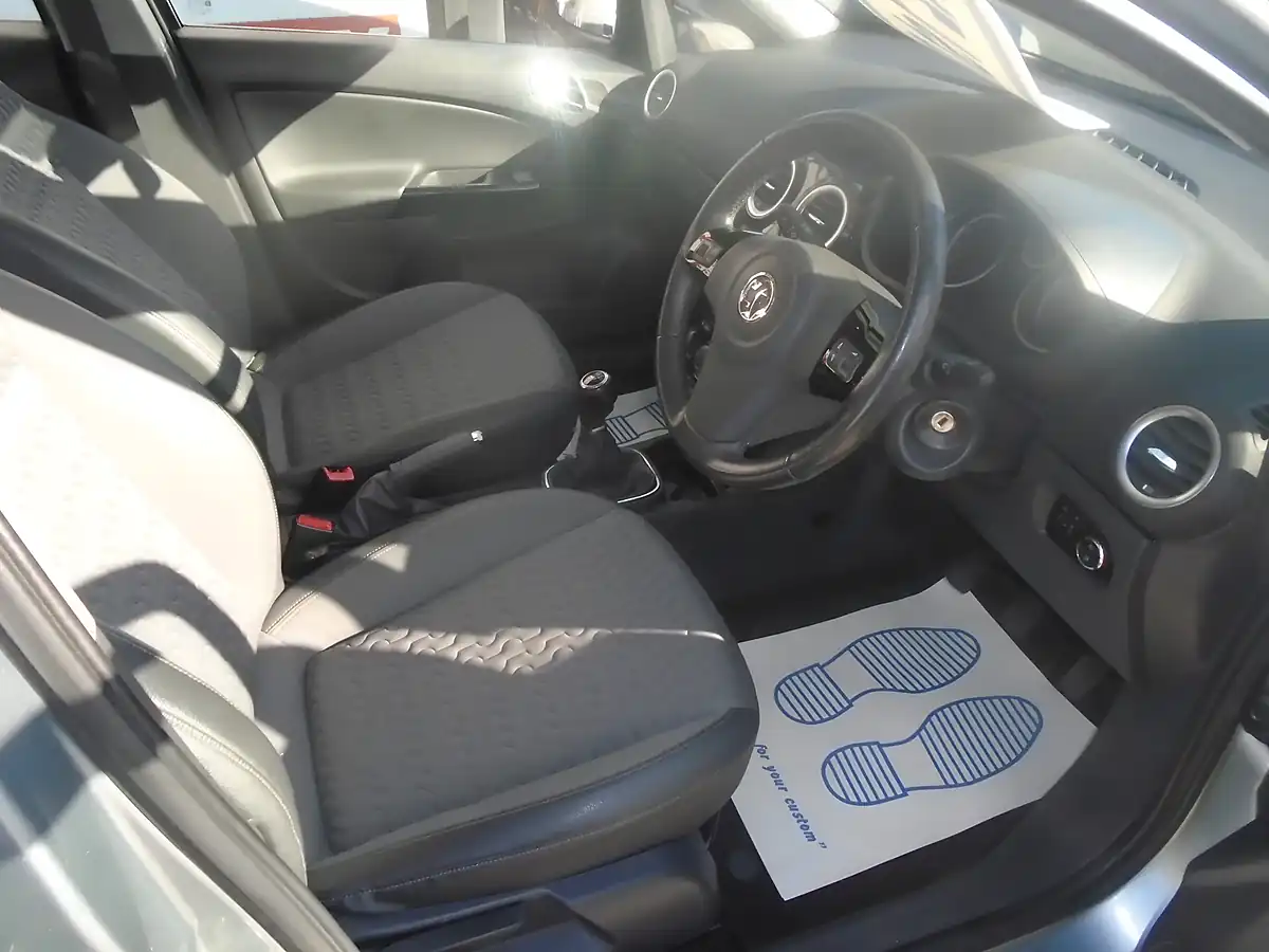 Used 2015 Vauxhall Corsa Se Silver - Interior and Exterior details 7