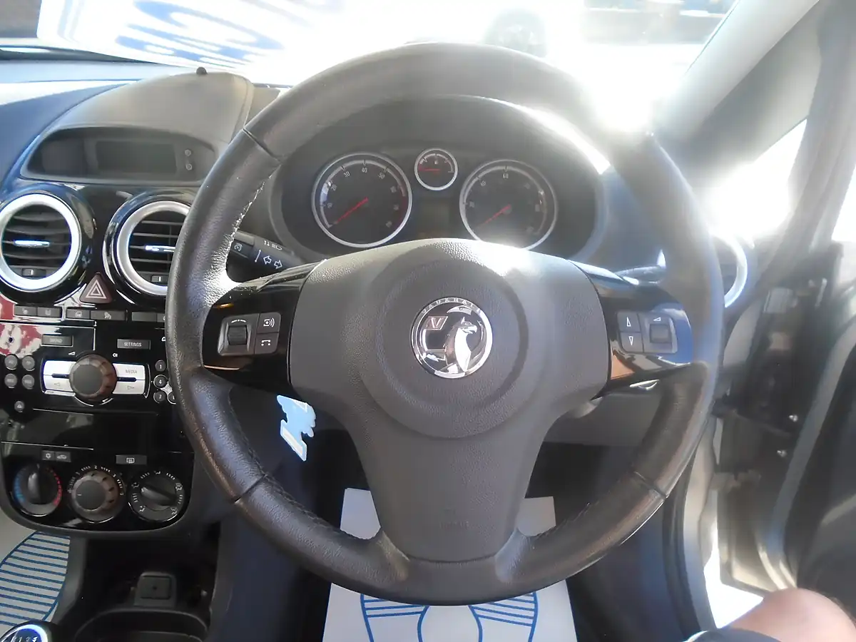 Used 2015 Vauxhall Corsa Se Silver - Interior and Exterior details 9