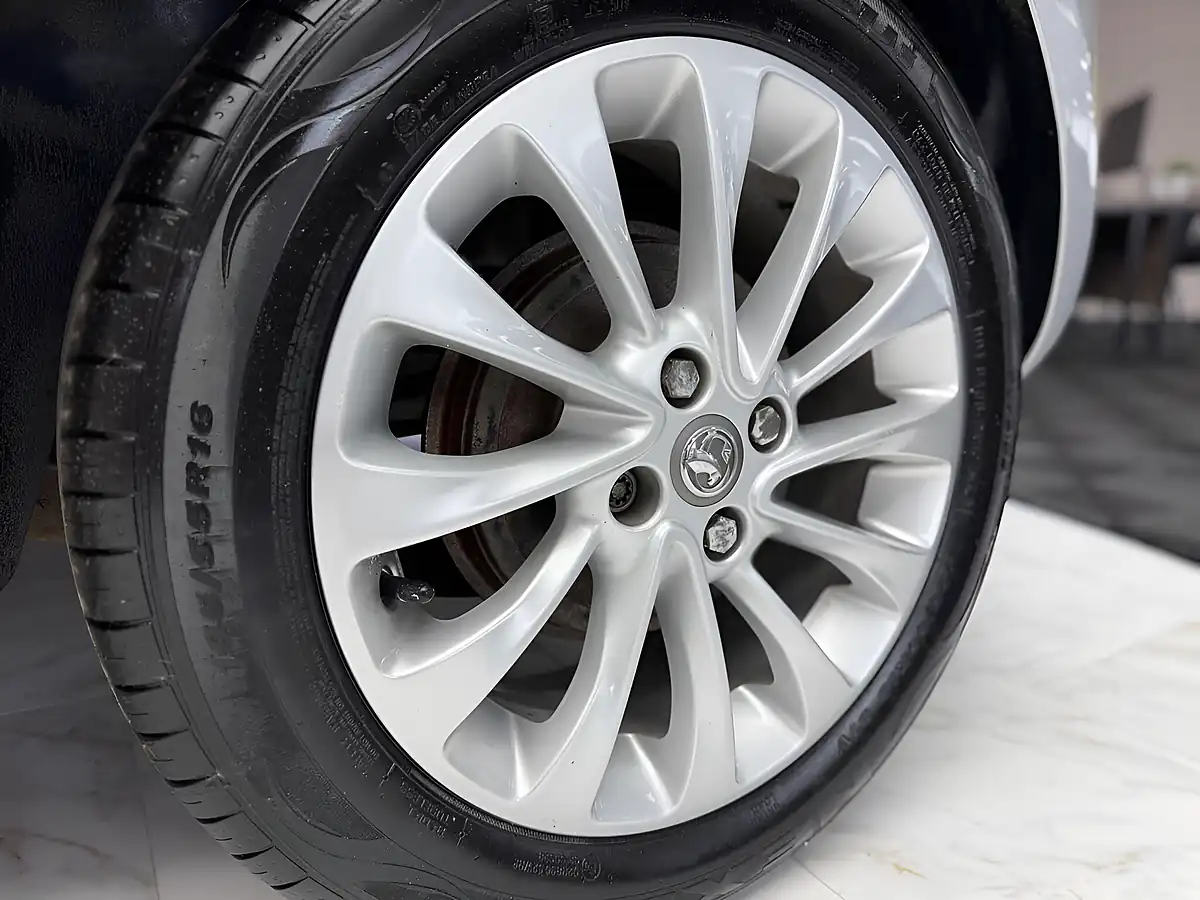 Used 2015 Vauxhall Corsa Se Silver - Interior and Exterior details 10