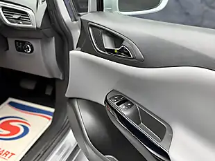 Used 2015 Vauxhall Corsa Se Silver - Interior and Exterior details 13