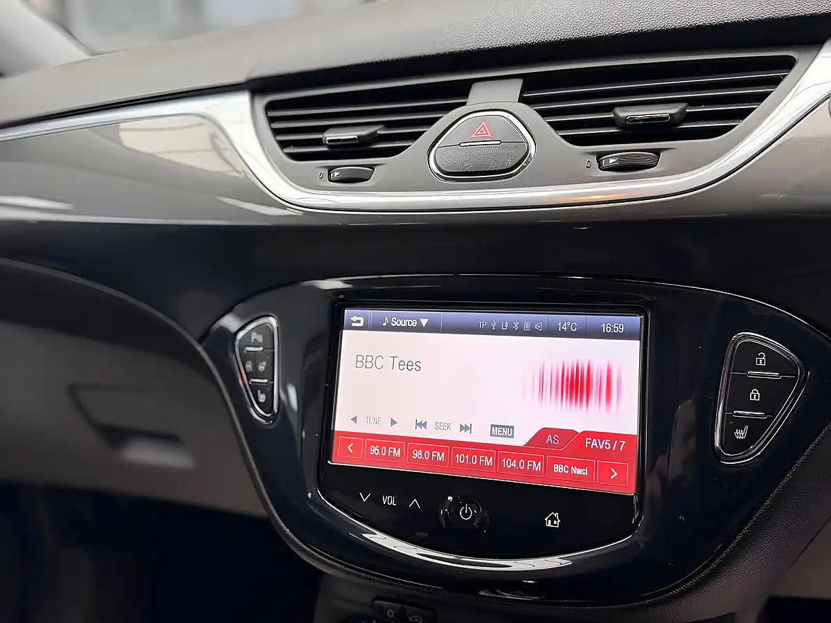 Used 2015 Vauxhall Corsa Se Silver - Interior and Exterior details 18