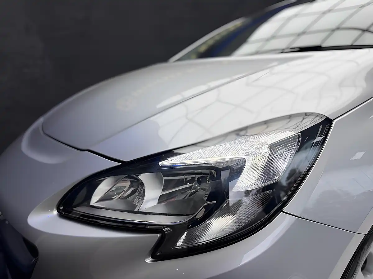 Used 2015 Vauxhall Corsa Se Silver - Interior and Exterior details 9