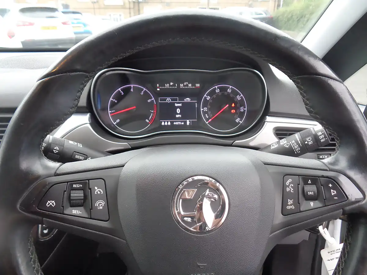 Used 2015 Vauxhall Corsa Se White - Front View