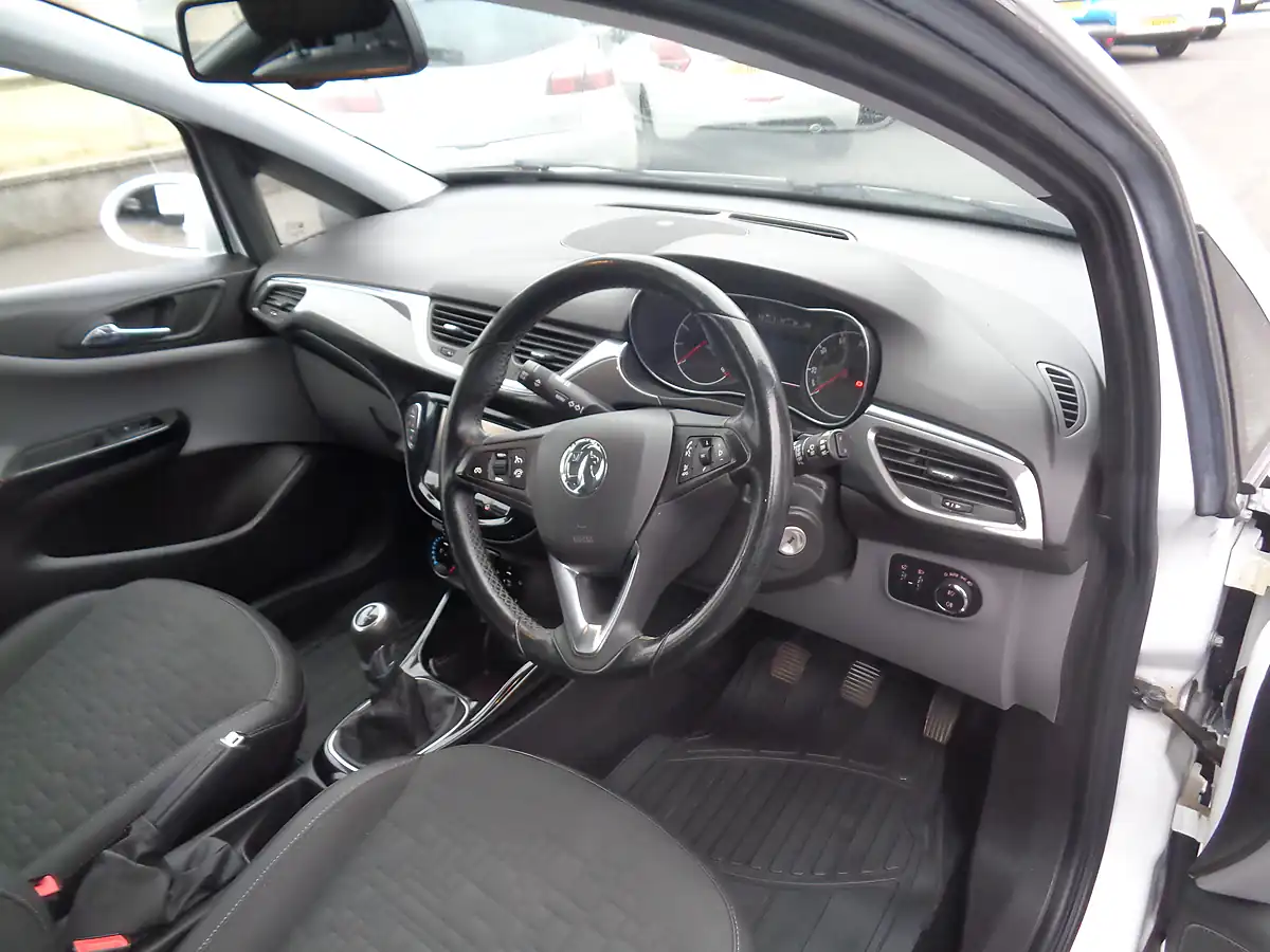 Used 2015 Vauxhall Corsa Se White - Interior and Exterior details 11
