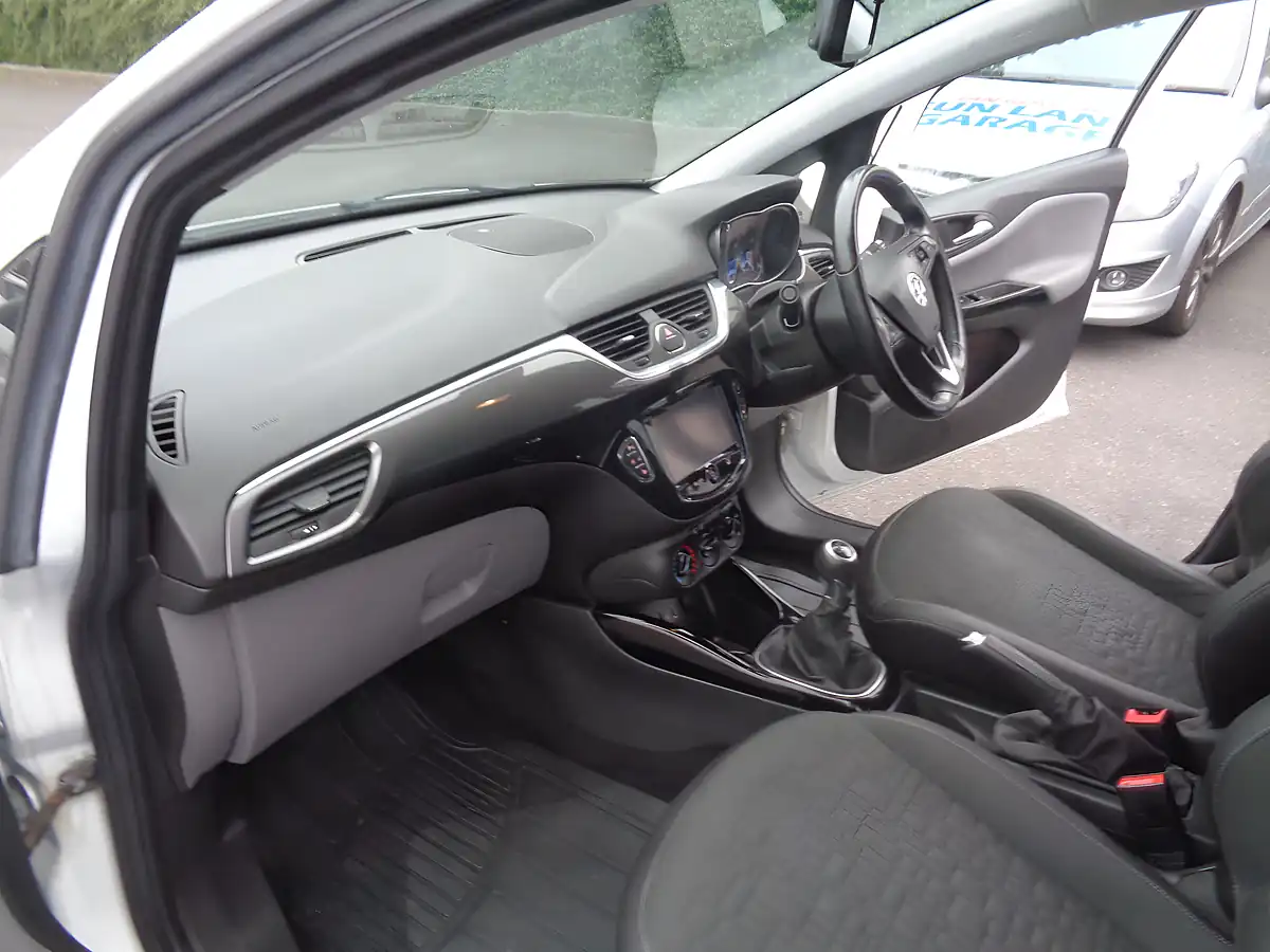 Used 2015 Vauxhall Corsa Se White - Interior and Exterior details 13