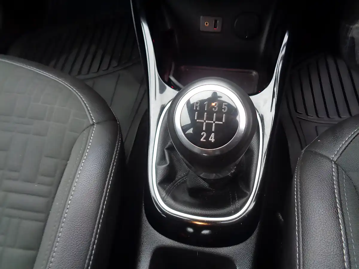 Used 2015 Vauxhall Corsa Se White - Interior and Exterior details 18