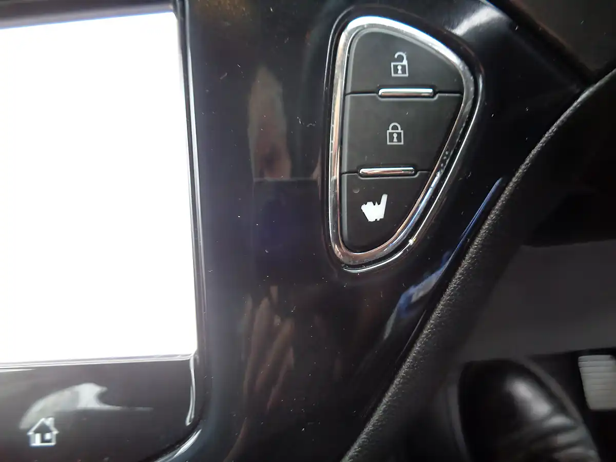 Used 2015 Vauxhall Corsa Se White - Interior and Exterior details 19