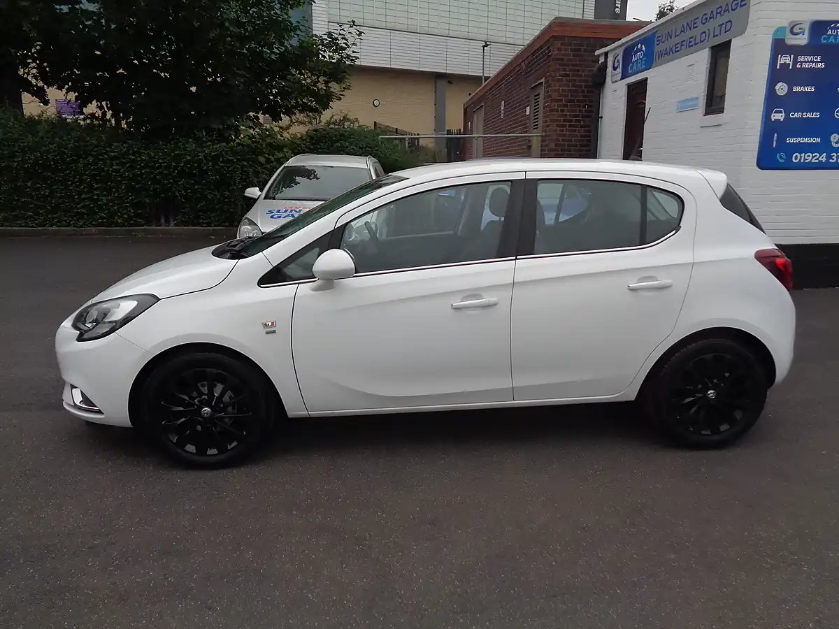 Used 2015 Vauxhall Corsa Se White - Interior and Exterior details 4