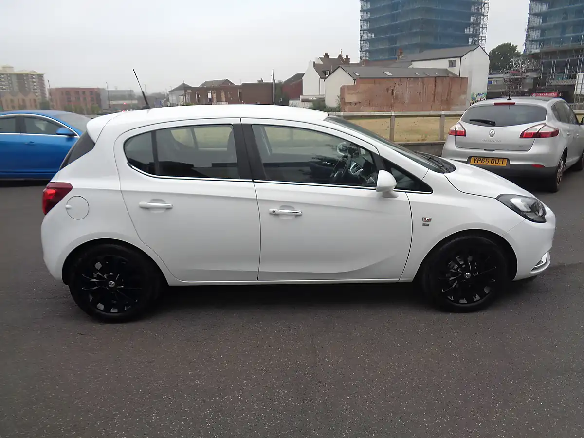 Used 2015 Vauxhall Corsa Se White - Interior and Exterior details 8