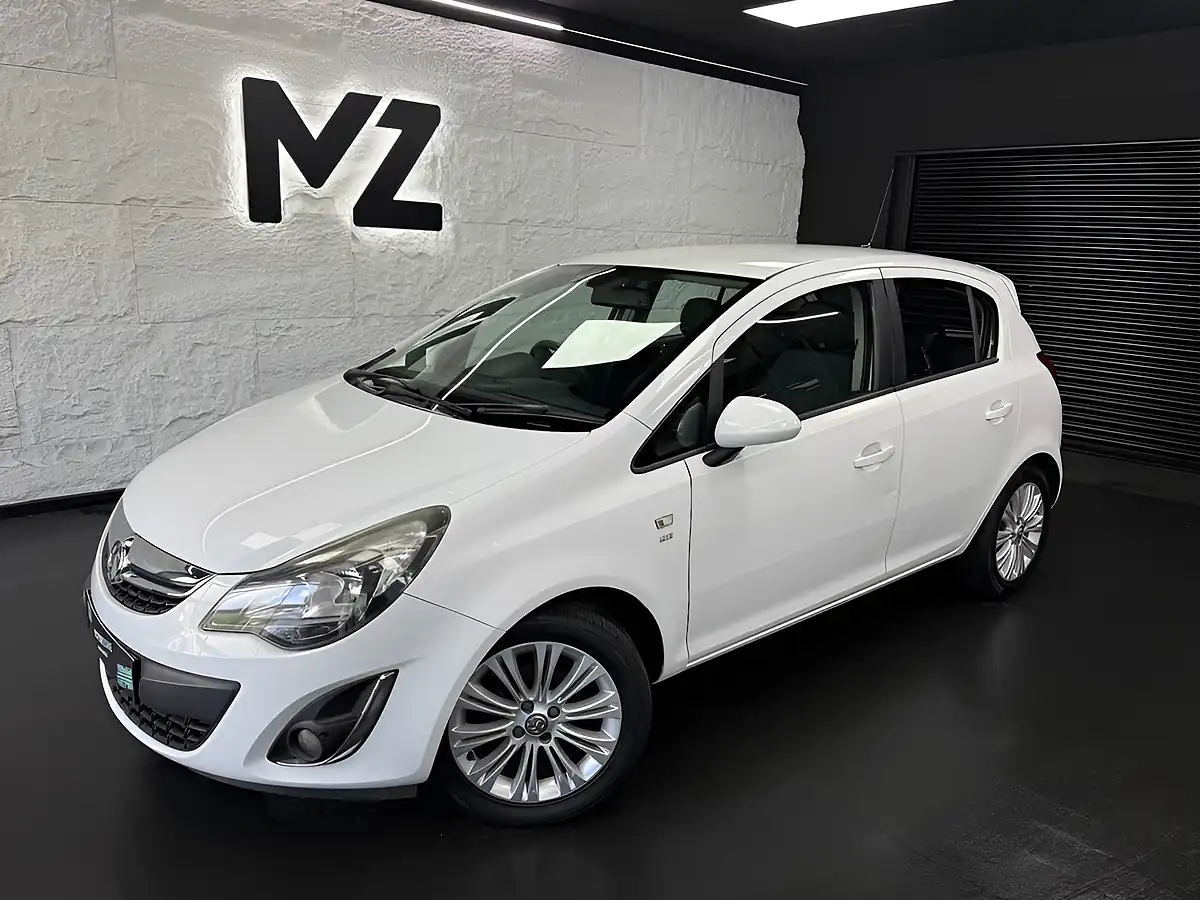 Used 2015 Vauxhall Corsa Se White - Front View