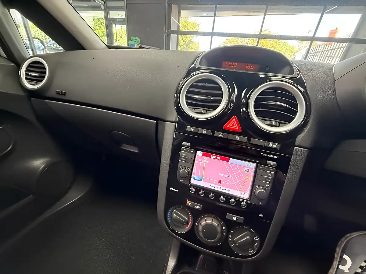 Used 2015 Vauxhall Corsa Se White - Interior and Exterior details 14