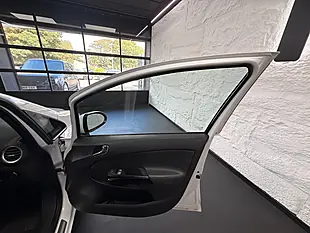 Used 2015 Vauxhall Corsa Se White - Interior and Exterior details 16