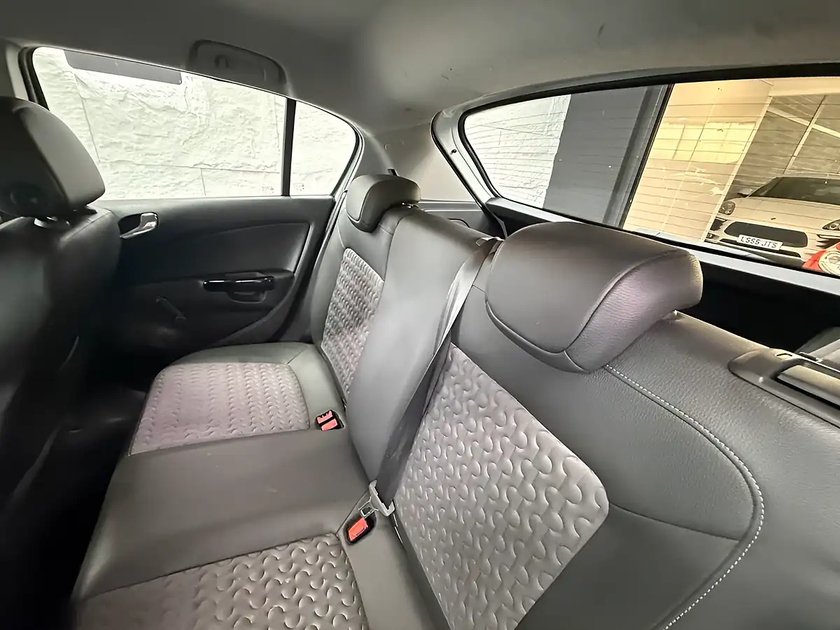 Used 2015 Vauxhall Corsa Se White - Interior and Exterior details 18