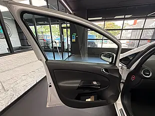 Used 2015 Vauxhall Corsa Se White - Interior and Exterior details 20