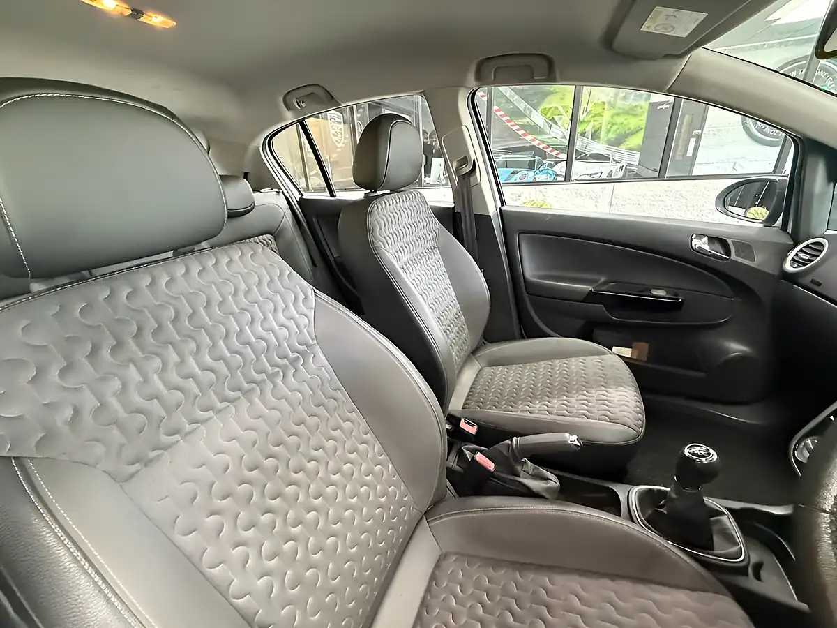 Used 2015 Vauxhall Corsa Se White - Interior and Exterior details 3