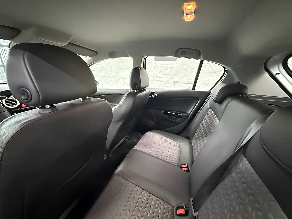 Used 2015 Vauxhall Corsa Se White - Interior and Exterior details 5