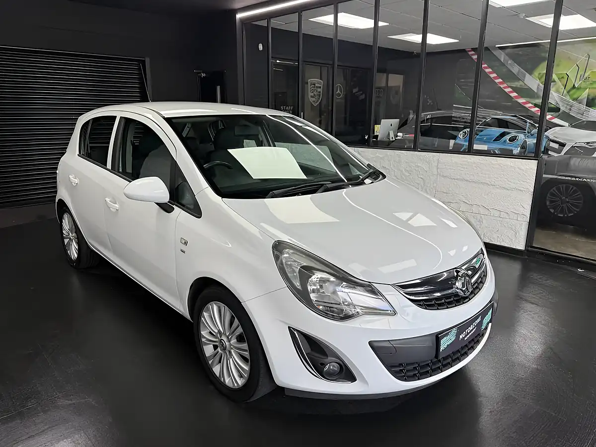 Used 2015 Vauxhall Corsa Se White - Interior and Exterior details 6