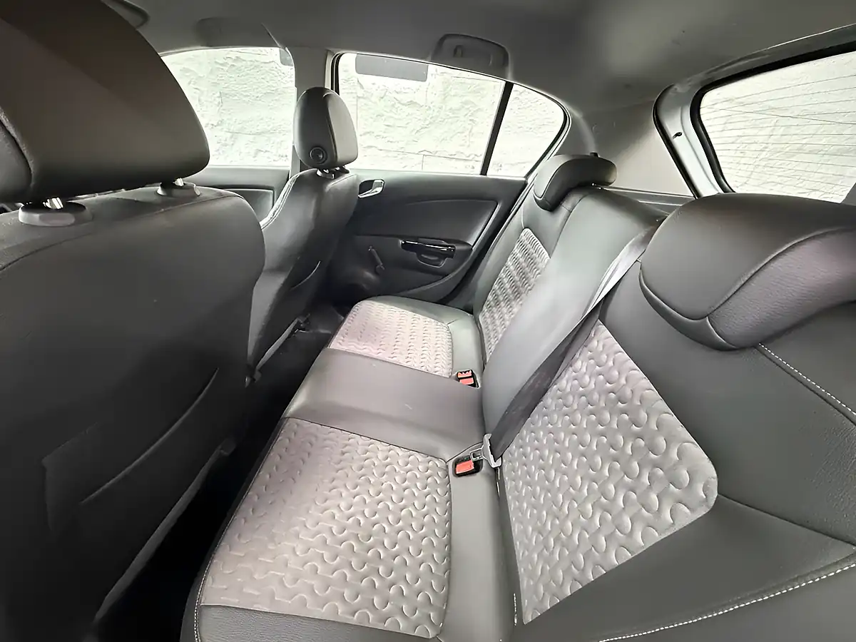 Used 2015 Vauxhall Corsa Se White - Interior and Exterior details 7