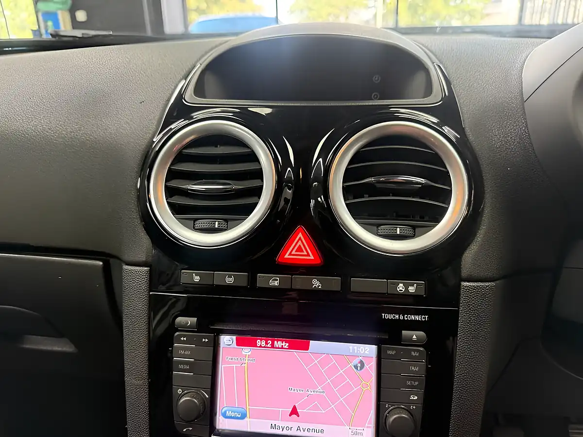 Used 2015 Vauxhall Corsa Se White - Interior and Exterior details 8