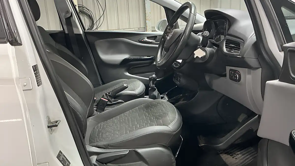 Used 2015 Vauxhall Corsa Se White - Interior and Exterior details 8