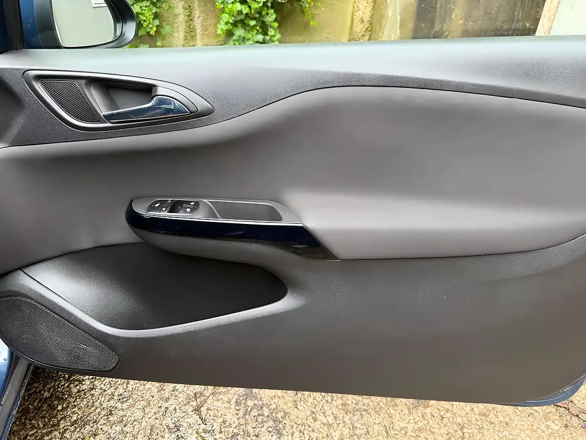 Used 2015 Vauxhall Corsa Sri Blue - Interior and Exterior details 14