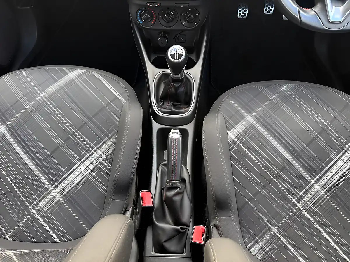 Used 2015 Vauxhall Corsa Sri Green - Interior and Exterior details 13