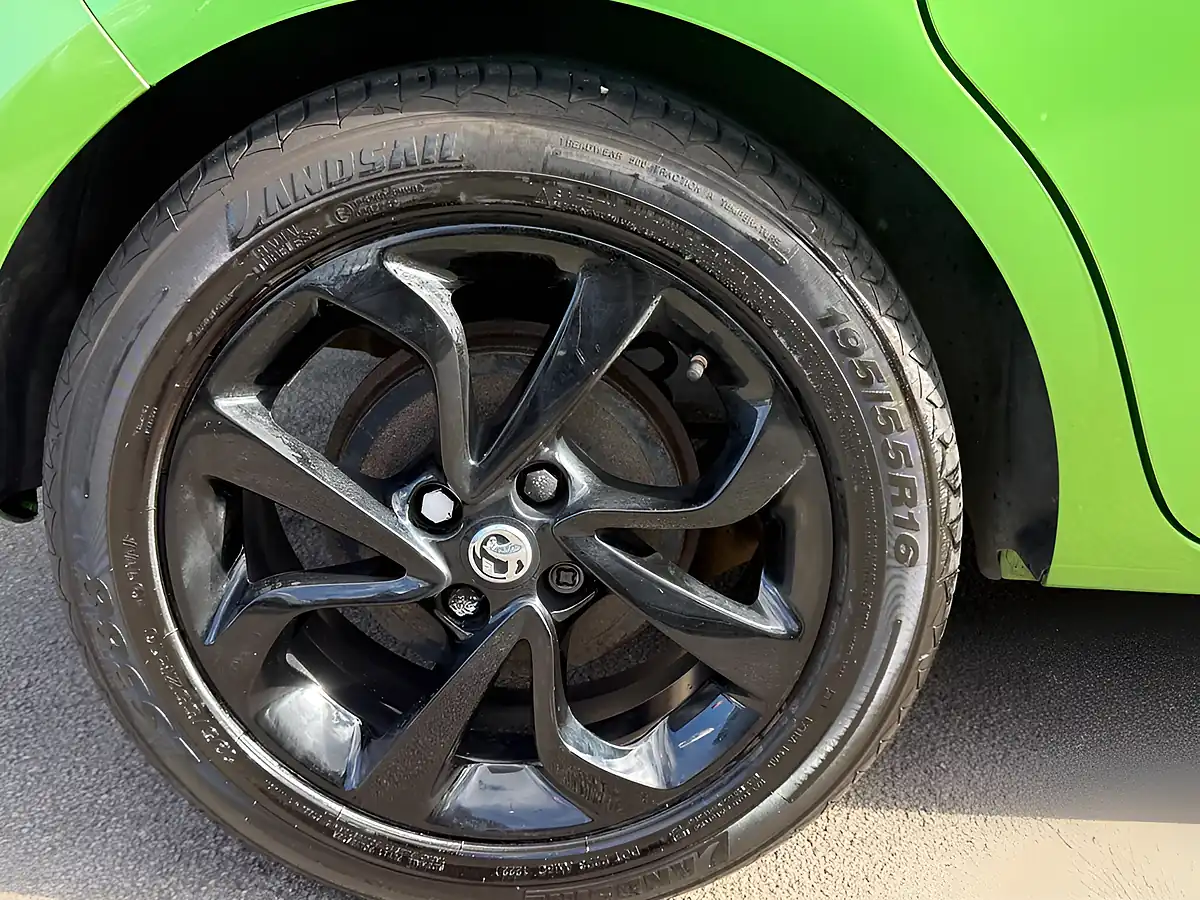 Used 2015 Vauxhall Corsa Sri Green - Interior and Exterior details 19