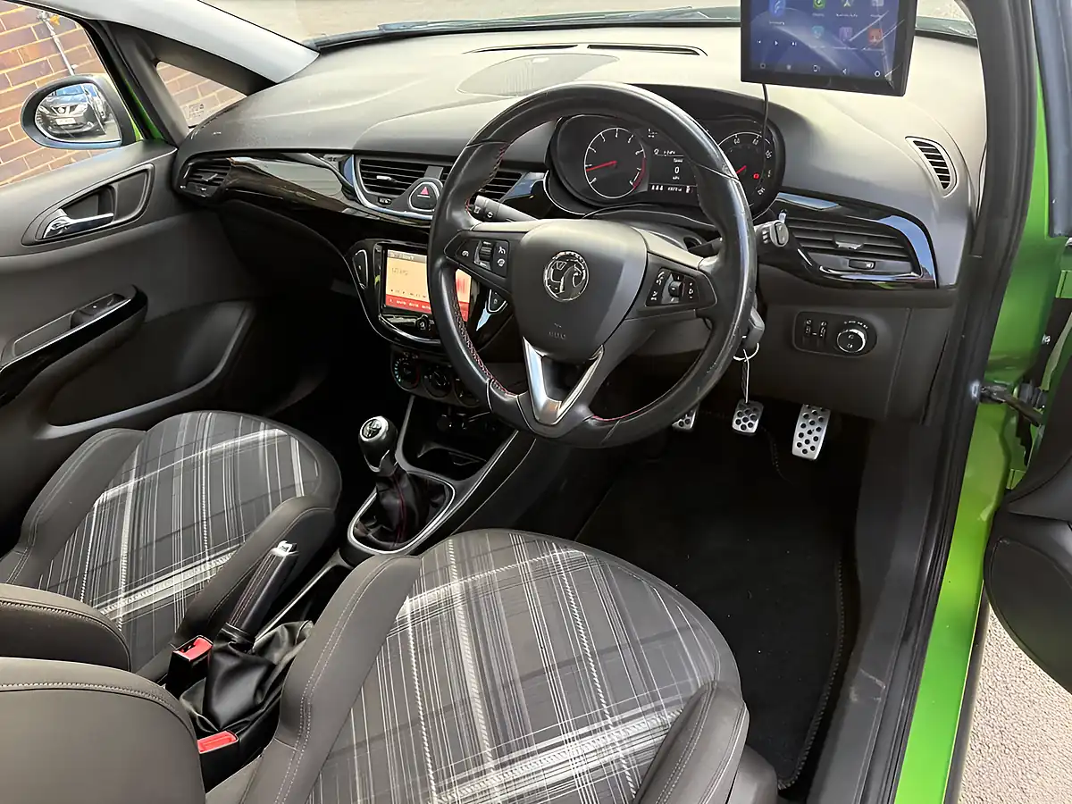 Used 2015 Vauxhall Corsa Sri Green - Interior and Exterior details 9