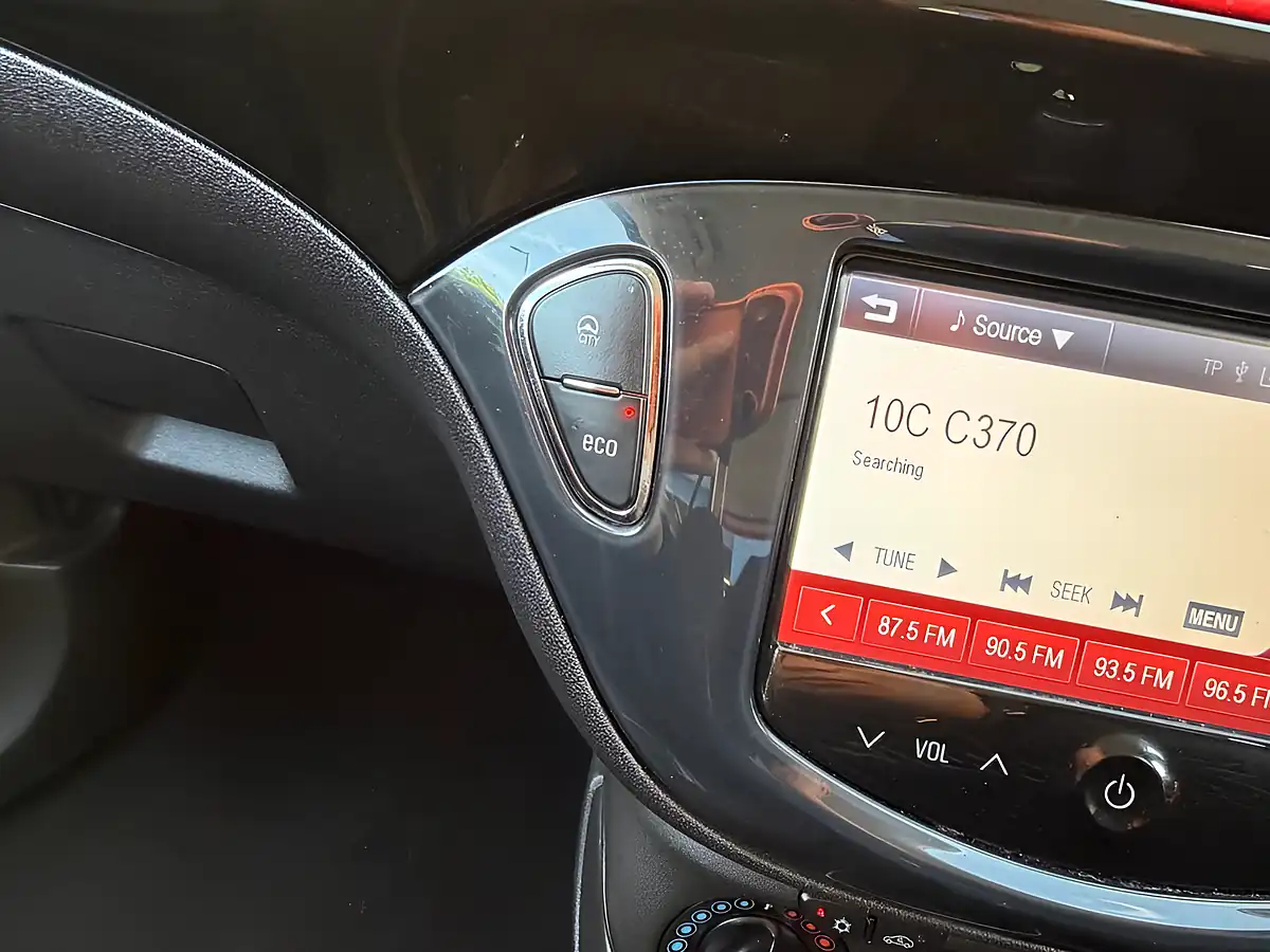 Used 2015 Vauxhall Corsa Sri Red - Interior and Exterior details 14