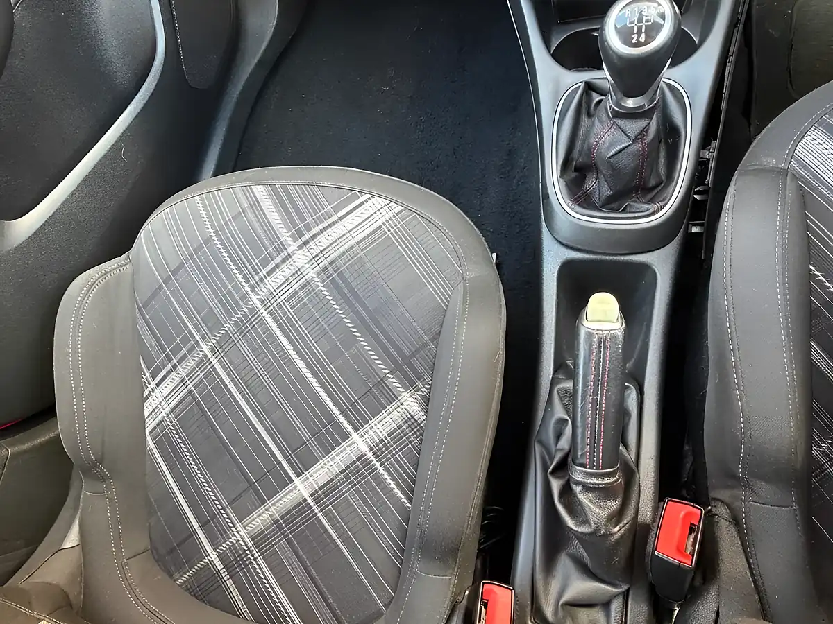 Used 2015 Vauxhall Corsa Sri Red - Interior and Exterior details 18