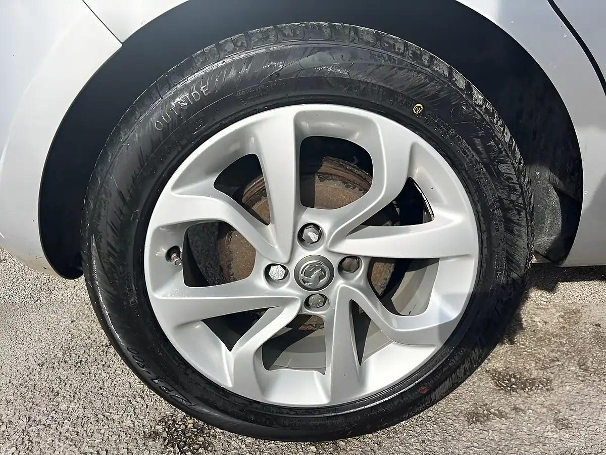 Used 2015 Vauxhall Corsa Sri Silver - Interior and Exterior details 13