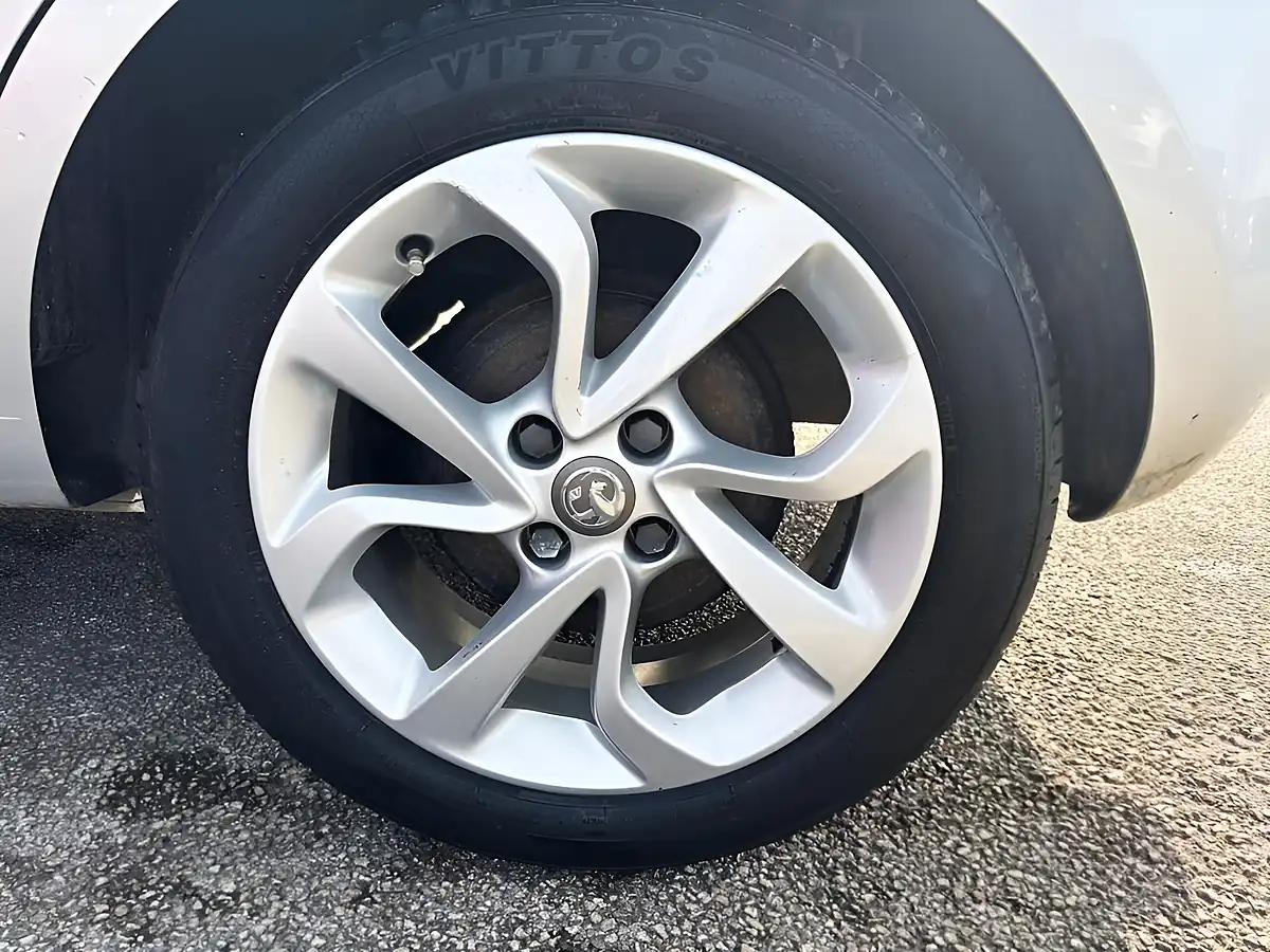 Used 2015 Vauxhall Corsa Sri Silver - Interior and Exterior details 14