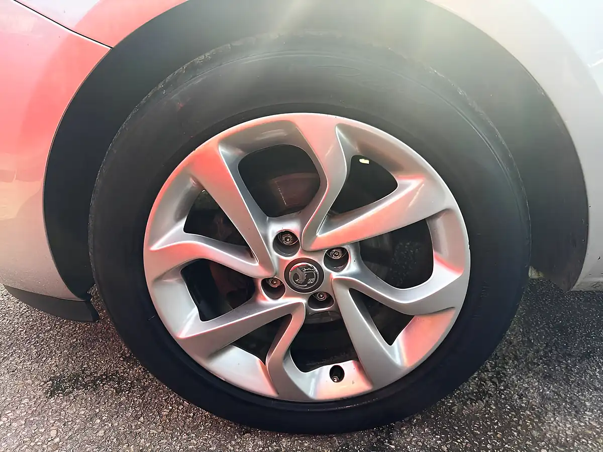 Used 2015 Vauxhall Corsa Sri Silver - Interior and Exterior details 15