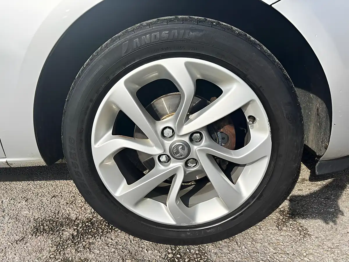 Used 2015 Vauxhall Corsa Sri Silver - Interior and Exterior details 16