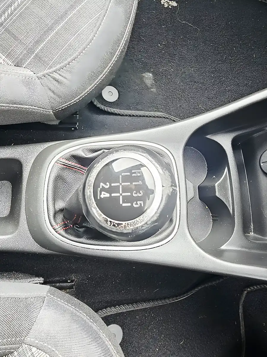 Used 2015 Vauxhall Corsa Sri White - Interior and Exterior details 10