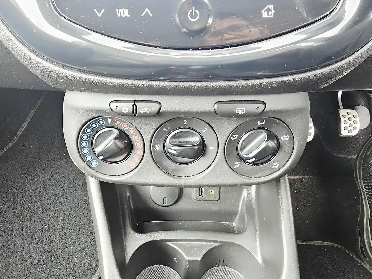 Used 2015 Vauxhall Corsa Sri White - Interior and Exterior details 11