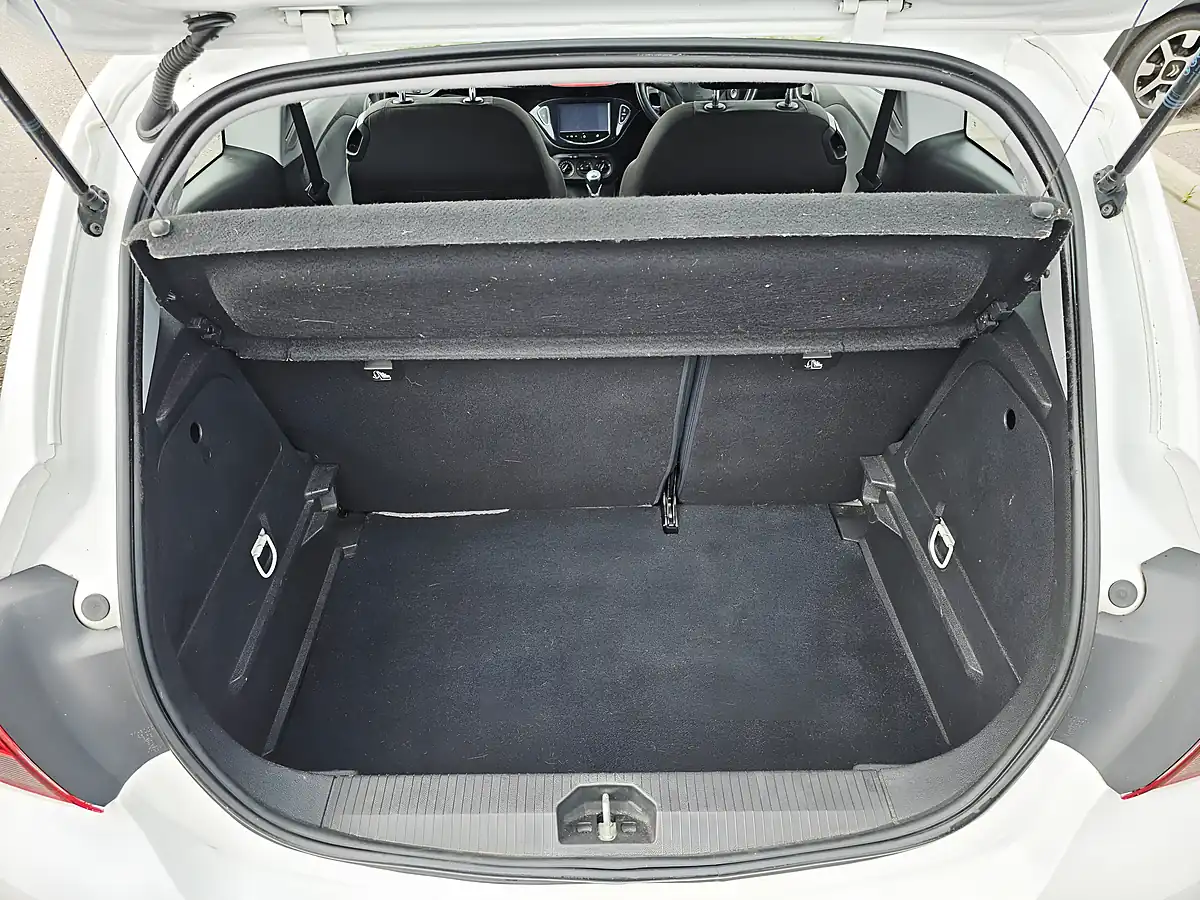 Used 2015 Vauxhall Corsa Sri White - Interior and Exterior details 7