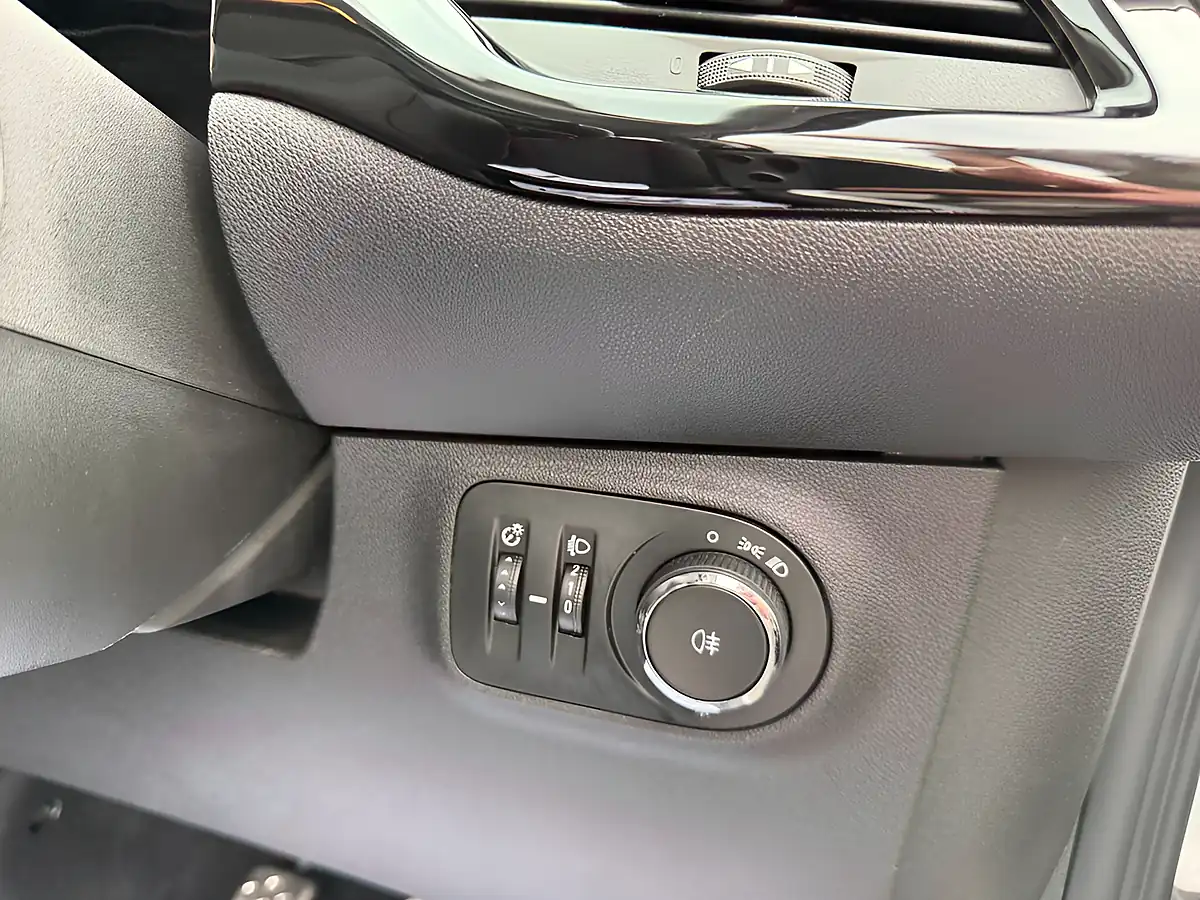 Used 2015 Vauxhall Corsa Sting R White - Interior and Exterior details 15